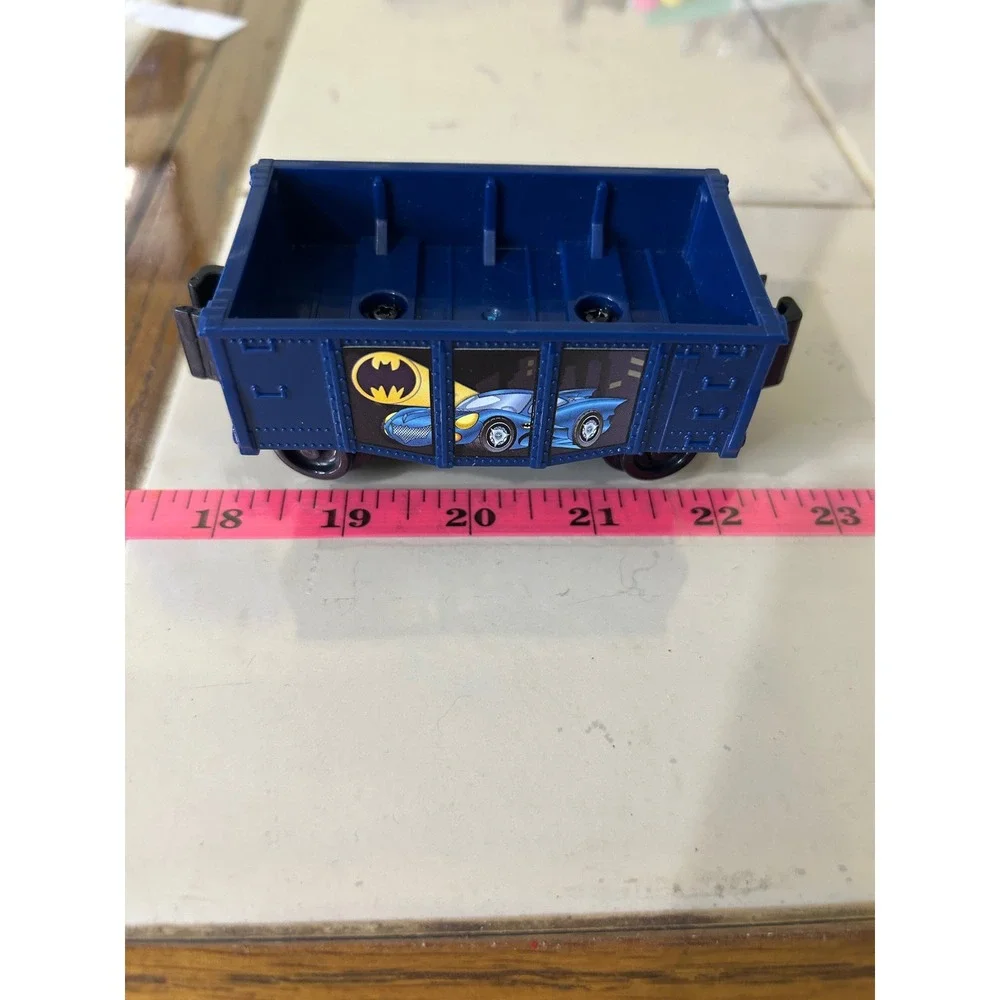 Lionel Batman DC Comics Gondola Train Car Blue G-Gauge Batmobile Bat-Signal